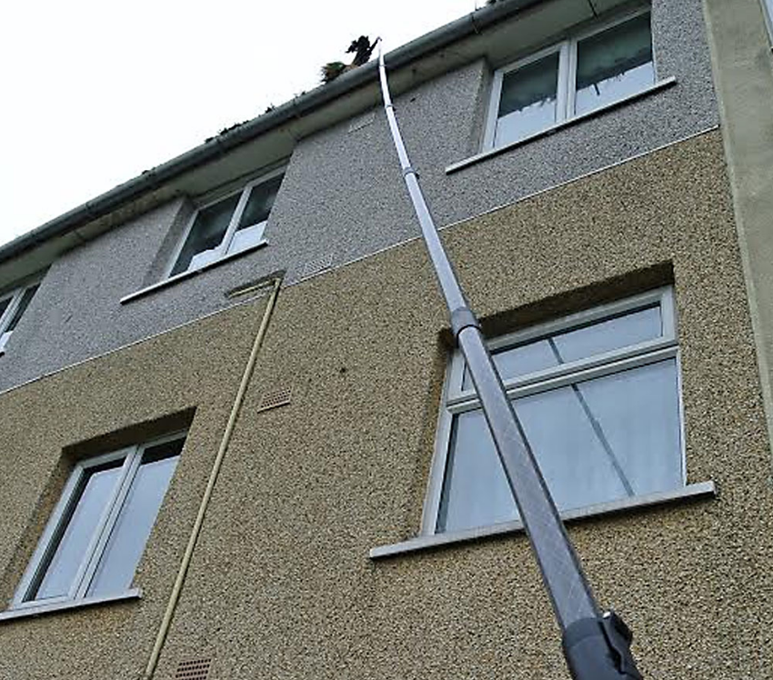 SkyVac Gutter fork Action Photo